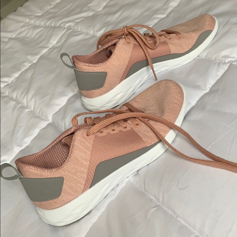 Beautiful Reebok astroride tennis shoes